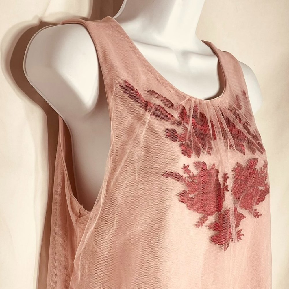 White House Black Market Pink and Red embroidered sleeveless top Medium